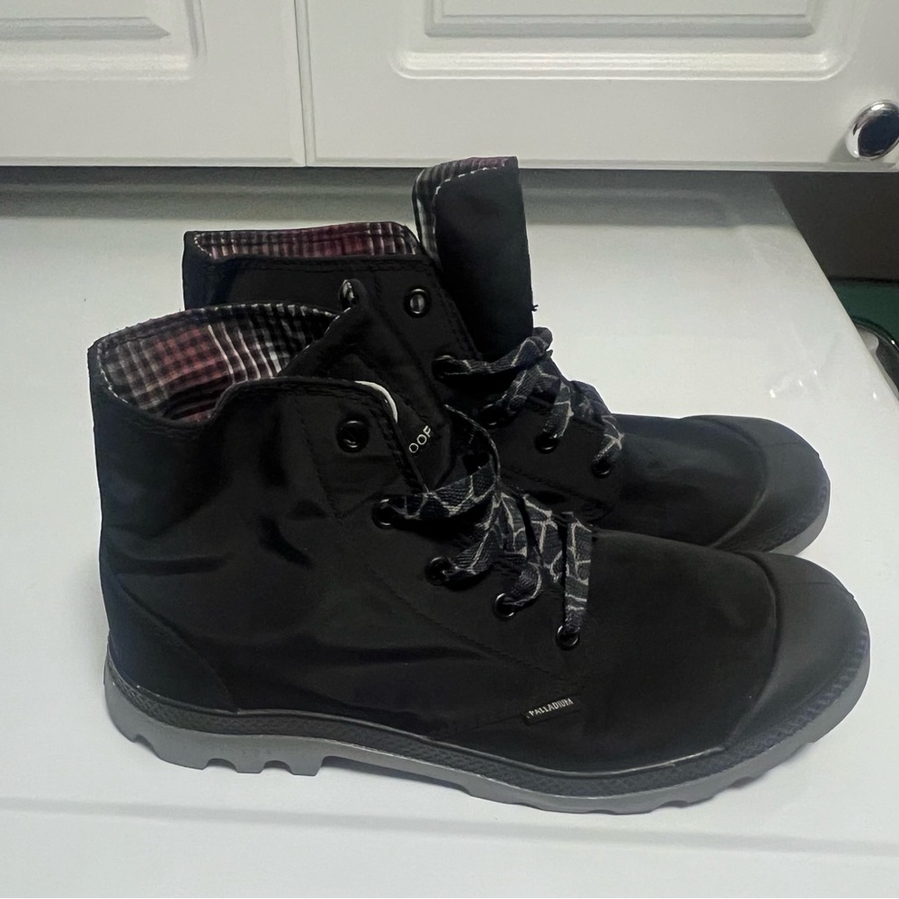 Palladium Women’s Black Boots
